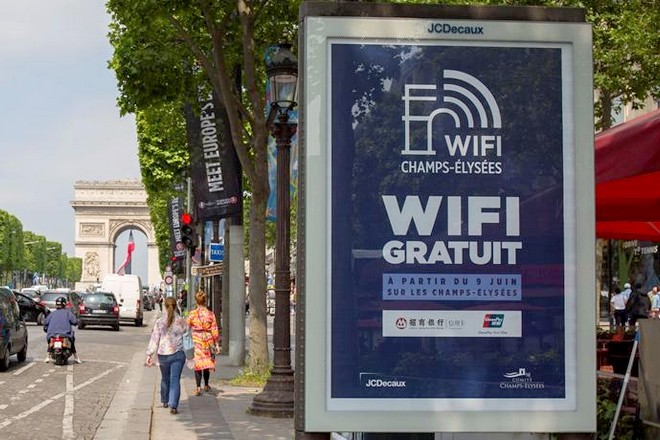 Du Wifi gratuit sur les Champs Elysées délivré par JCDecaux