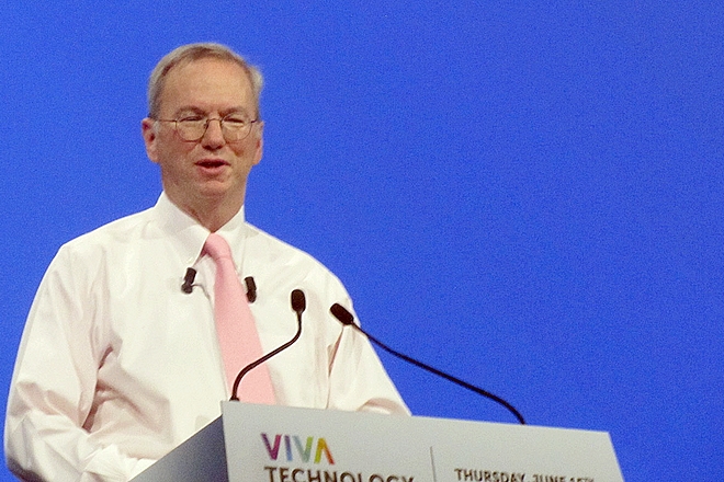 Eric Schmidt, Alphabet : « on travaillera avec les intelligences artificielles, on ne sera pas remplacé par elles »