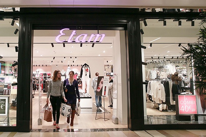 Etam déploie 6000 smartphones d’encaissement et de relation client en magasin