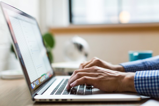 Le télétravail ne rend pas les cadres plus heureux