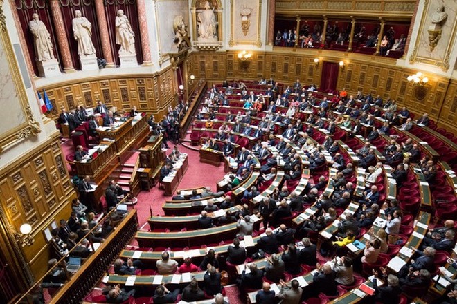 Lancement d’un projet de carte Vitale biométrique voté par les sénateurs