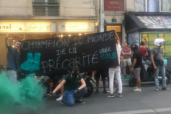 Deliveroo : des livreurs manifestent contre la nouvelle grille tarifaire