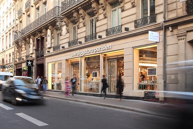 Le drugstore parisien teste le « drive to store »