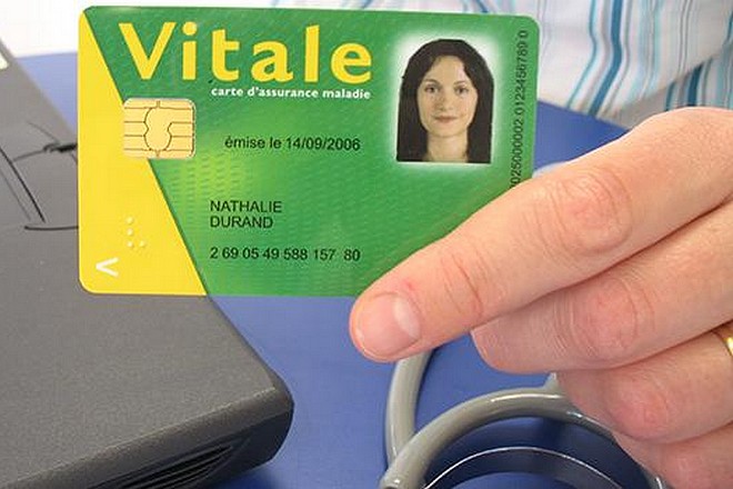La sécurité sociale reconnaît l’existence de 2,6 millions de cartes Vitale en surnombre