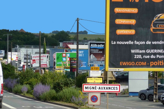 L’abus d’affichage publicitaire dans nos paysages mis à l’index