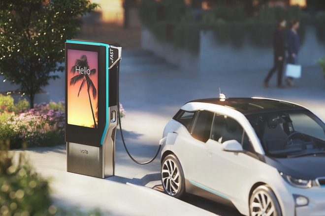 Des bornes de recharge électrique financées par la publicité digitale arrivent en France