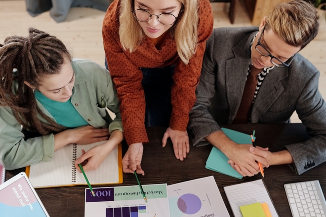 Les budgets marketing récupèrent une part de leur retard, avec des dépenses hybrides