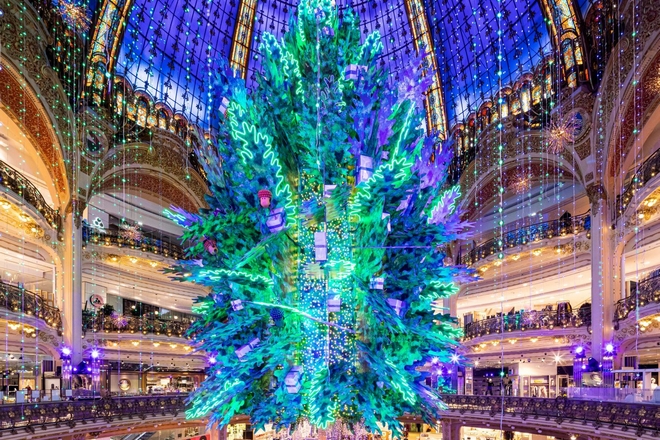 Le sapin de Noël 2022 hors norme des Galeries Lafayette