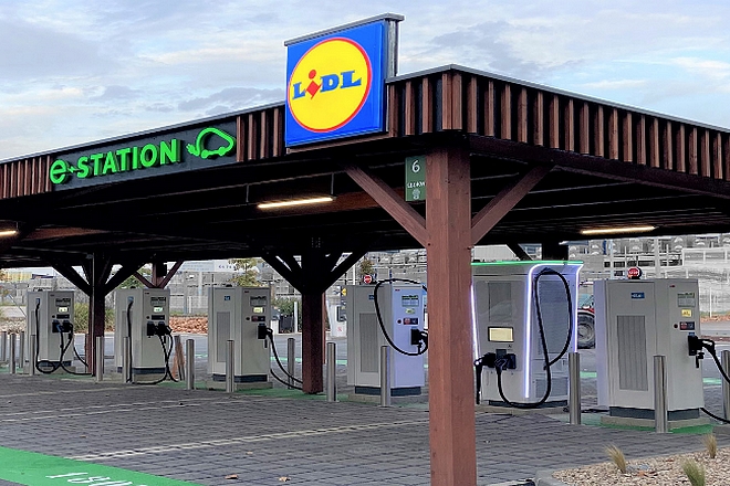 L’enseigne Lidl et Orange inaugurent leurs stations de recharge électrique